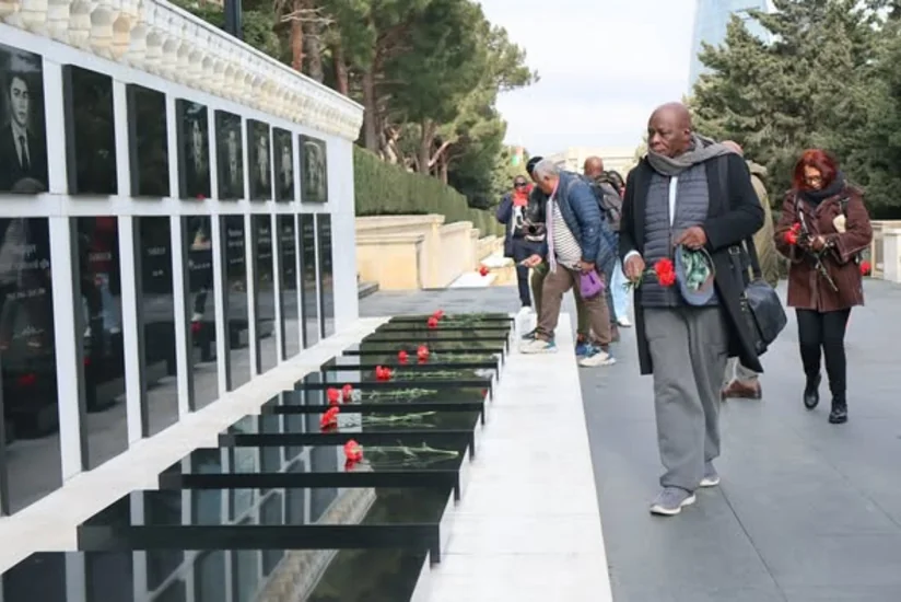 Fransa müstəmləkəsi altında olan ərazilərdən olan media nümayəndələri Şəhidlər xiyabanını ziyarət ediblər