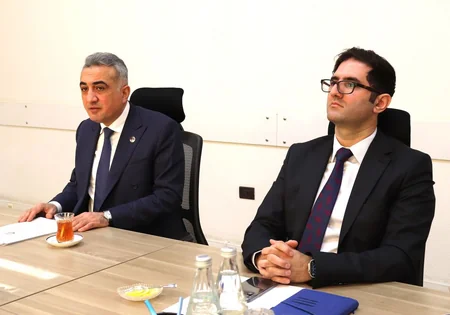 Vəkillər Kollegiyasının sədri dördüncü “Yüksəliş” müsabiqəsinin qalibi ilə görüşüb