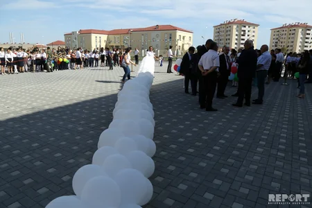 Təhsil naziri məcburi köçkün şagirdlərin Son zəngində  - FOTOREPORTAJ