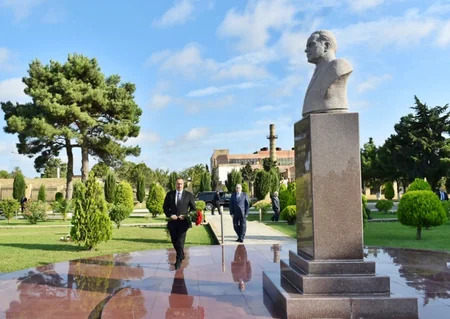 Президент Азербайджана принял участие в презентации БПЛА Zərbə