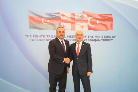Azərbaycan, Türkiyə və Gürcüstan XİN başçıları bəyannamə imzalayıblar - YENİLƏNİB