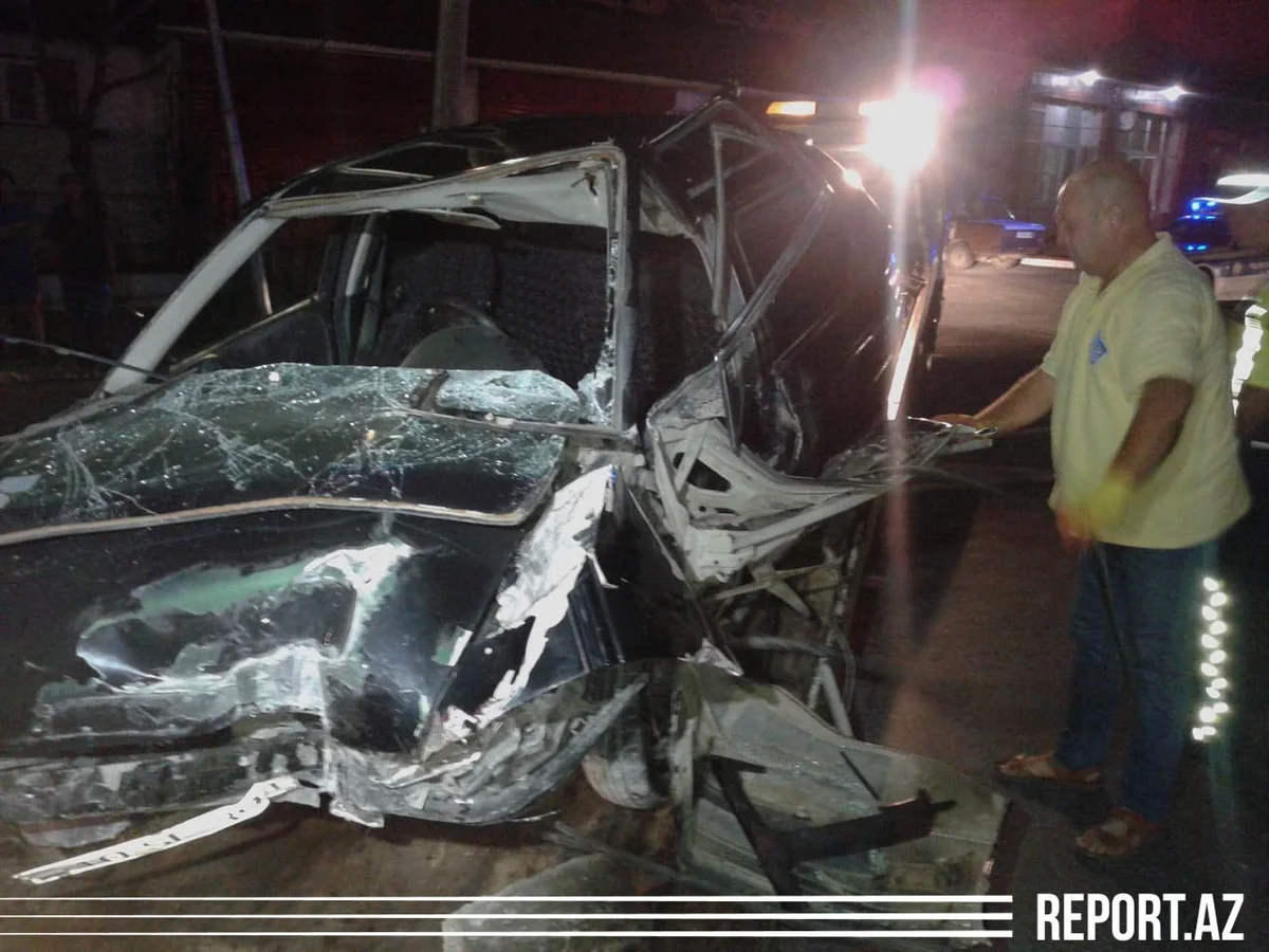 Qaxda avtomobil divara çırpılıb, xəsarət alan var