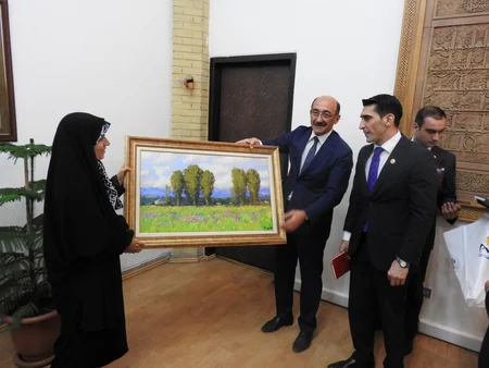 Əbülfəs Qarayev İranın vitse-prezidenti Zəhra Əhmədipurla görüşüb