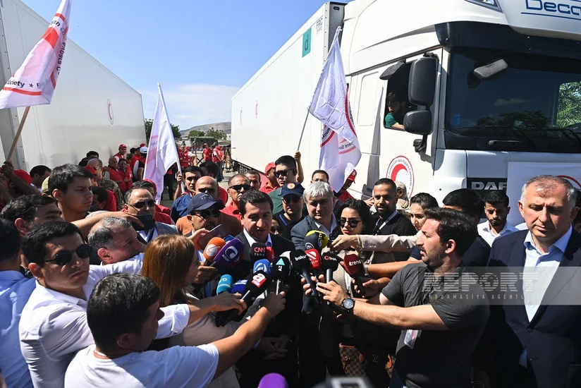 Hikmət Hacıyev: “Ağdam-Xankəndi yolundan imtina edilməsini yalnız rasizim və diskriminasiya kimi qiymətləndirə bilərik”