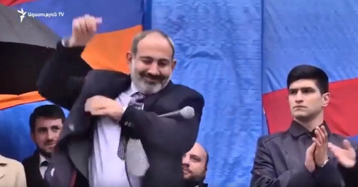 Пашиняна ударило током - ВИДЕО