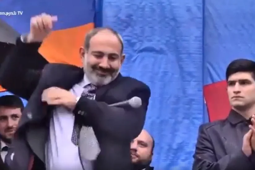 Пашиняна ударило током - ВИДЕО