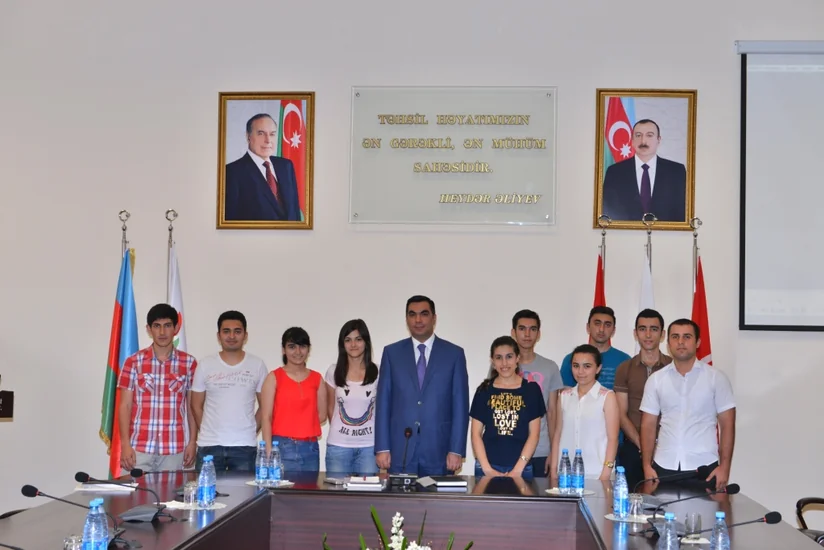 Bakı Ali Neft Məktəbi 10 tələbəsini Petkimə göndərir