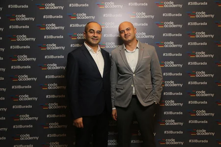 Code Academy 3 illiyini qeyd edib