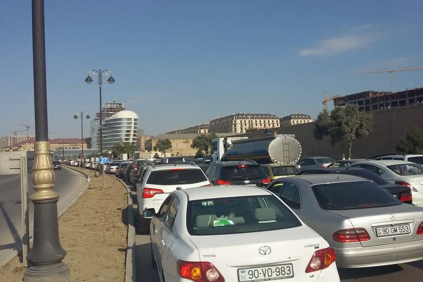 One of main avenues in Baku closed