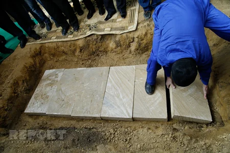 ​Məzara bənzəyir yaxşı insan... - FOTOREPORTAJ