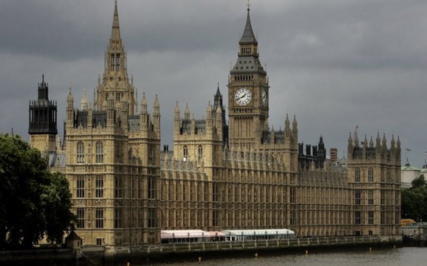 Böyük Britaniyada parlament binasında zorlamada şübhəli bilinən şəxs həbs edilib