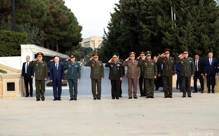 MDB ölkələrinin müdafiə nazirləri Şəhidlər xiyabanını ziyarət ediblər - FOTOREPORTAJ