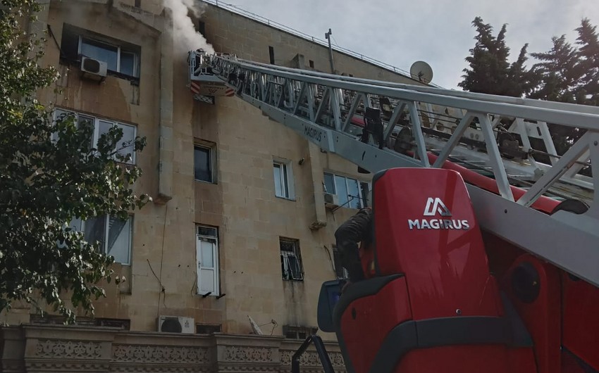 Bakıda çoxmərtəbəli yaşayış binasıda yanğın olub