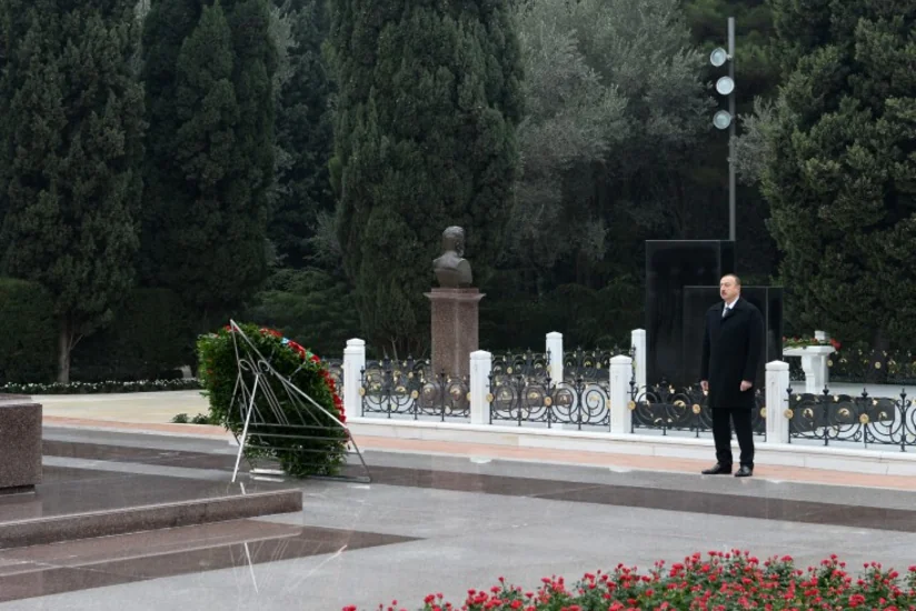Prezident İlham Əliyev ümummilli lider Heydər Əliyevin məzarını ziyarət edib