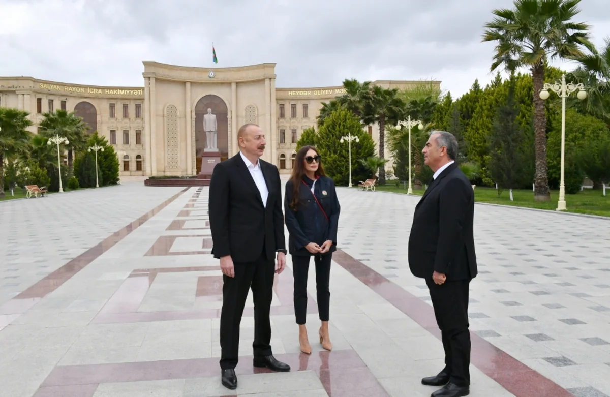 İlham Əliyev və Mehriban Əliyeva Salyan rayonuna səfər ediblər