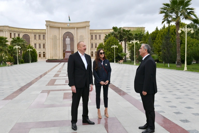 İlham Əliyev və Mehriban Əliyeva Salyan rayonuna səfər ediblər