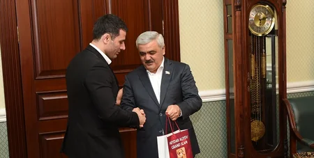 Rövnəq Abdullayev Avropa çempionatında uğur qazanan cüdoçular və onların məşqçiləri ilə görüşüb