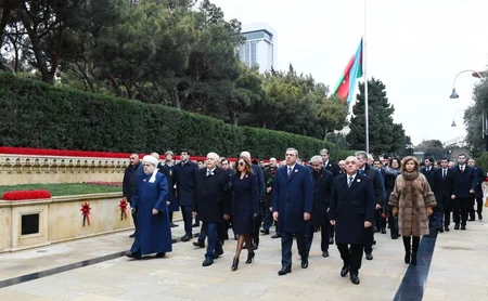 Prezident İlham Əliyev Şəhidlər xiyabanını ziyarət edib - FOTOLAR - YENİLƏNİB