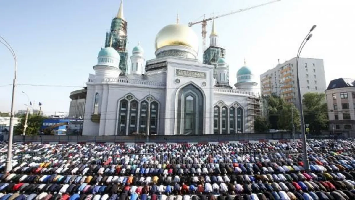 Ramazan bayramını bu gün qeyd edən ölkələrdə bayram namazı qılınıb - FOTO