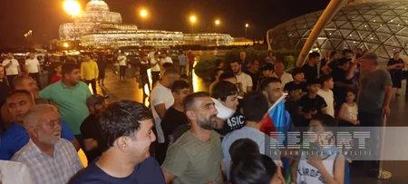 Avropa çempionatında 7 medal qazanan Azərbaycanın sərbəst güləşçiləri Vətənə qayıdıblar
