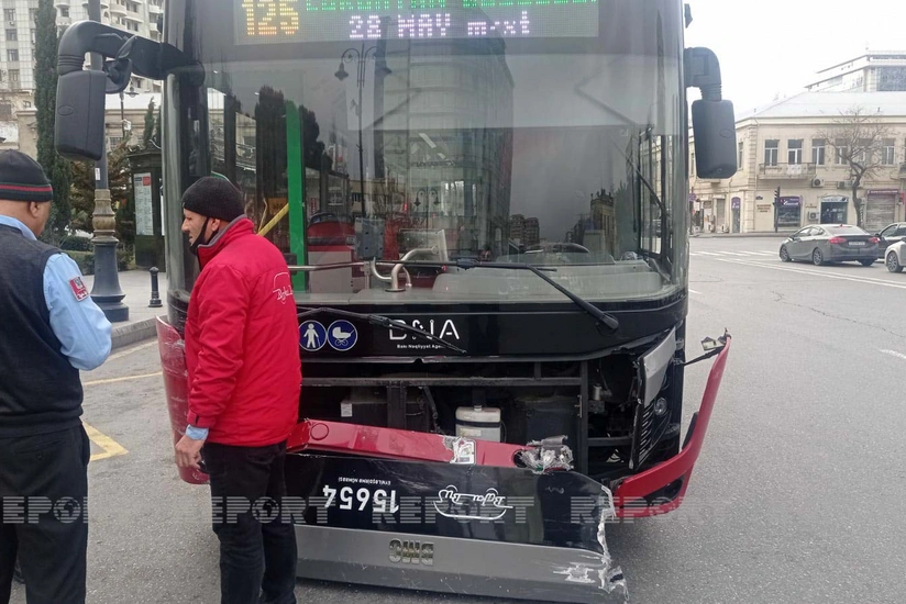 Автобус BakuBus попал в аварию