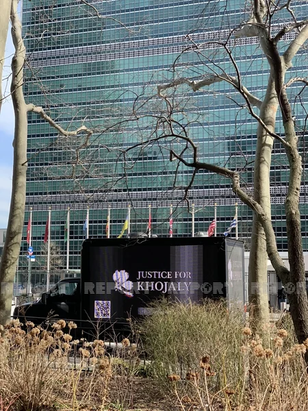 Nyu-York küçələrində Xocalı dəhşətinin fotoşəkilləri nümayiş olunur