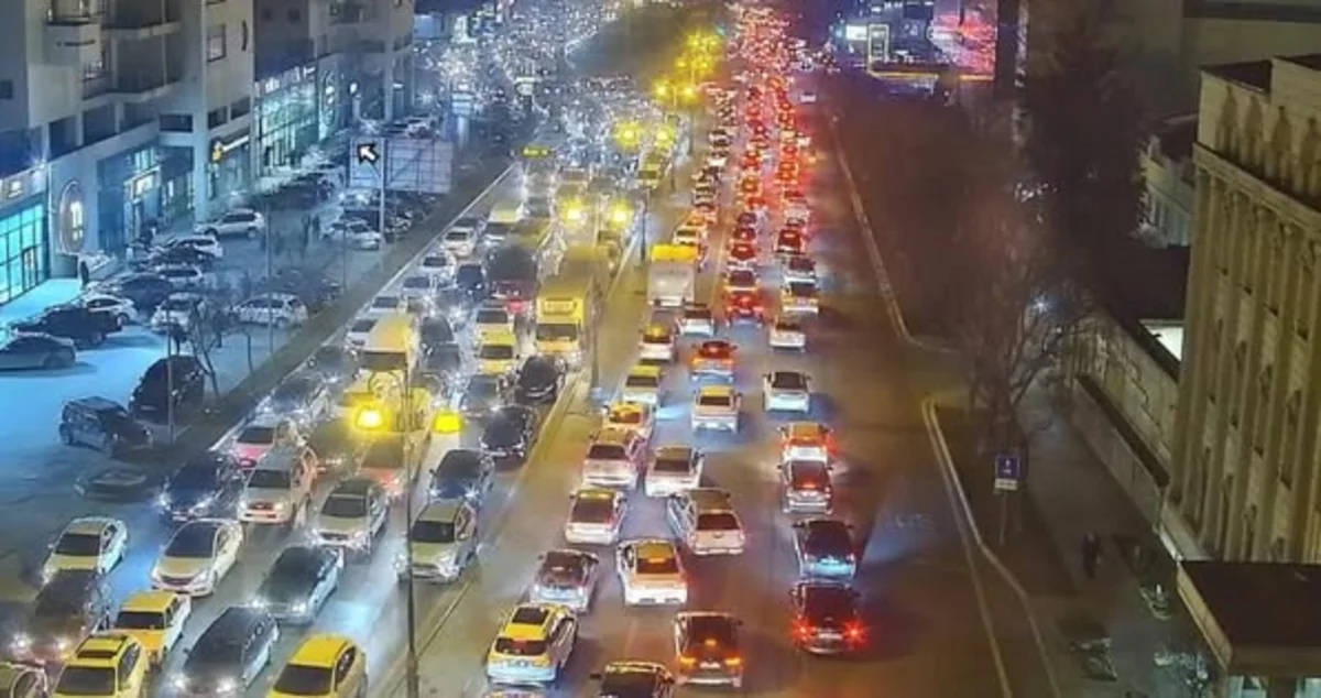 Bakının bir çox yollarında tıxac müşahidə edilir - SİYAHI
