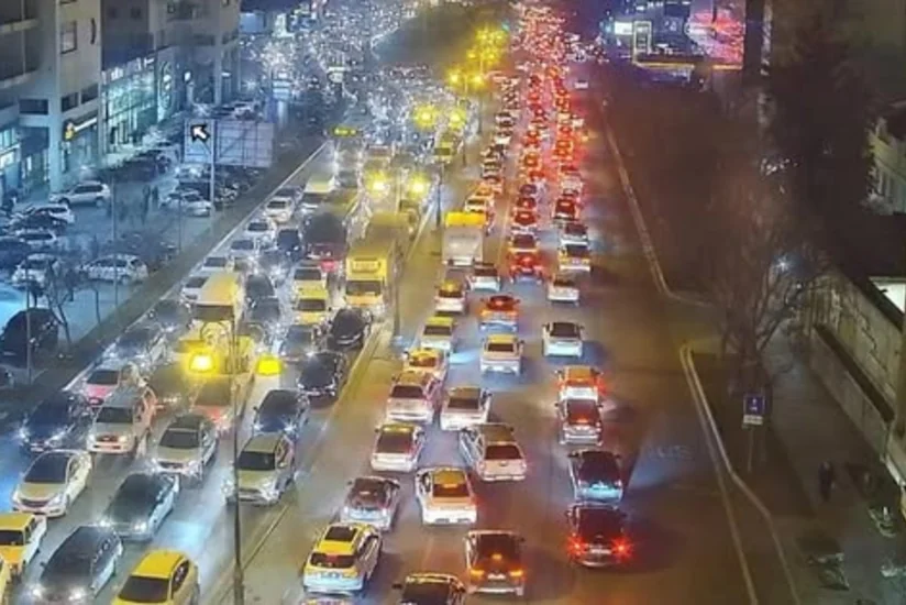 Bakının bir çox yollarında tıxac müşahidə edilir - SİYAHI