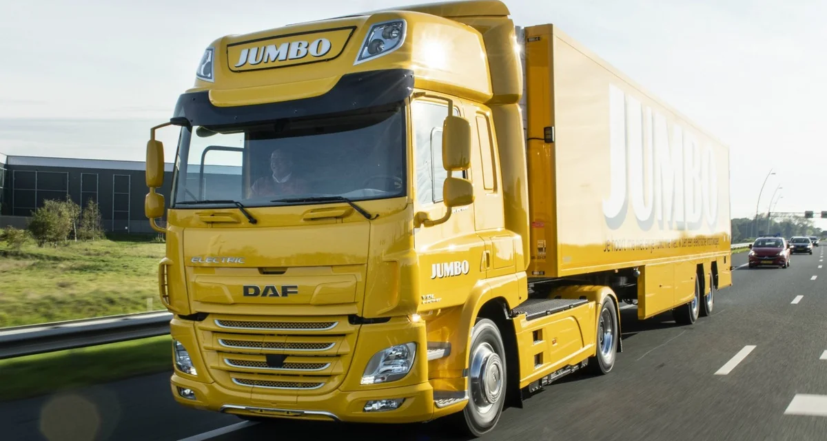 Azərbaycan Gürcüstandan yük maşını və traktor idxalını artırıb