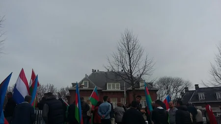 Niderlandda anti-Azərbaycan qrupları əleyhinə etiraz aksiyası keçirilib - FOTO