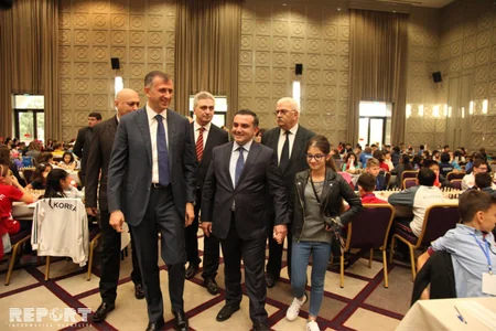 Tbilisidə onkoloji xəstəliklərin müalicəsinə həsr olunan beynəlxalq simpozium keçirilir