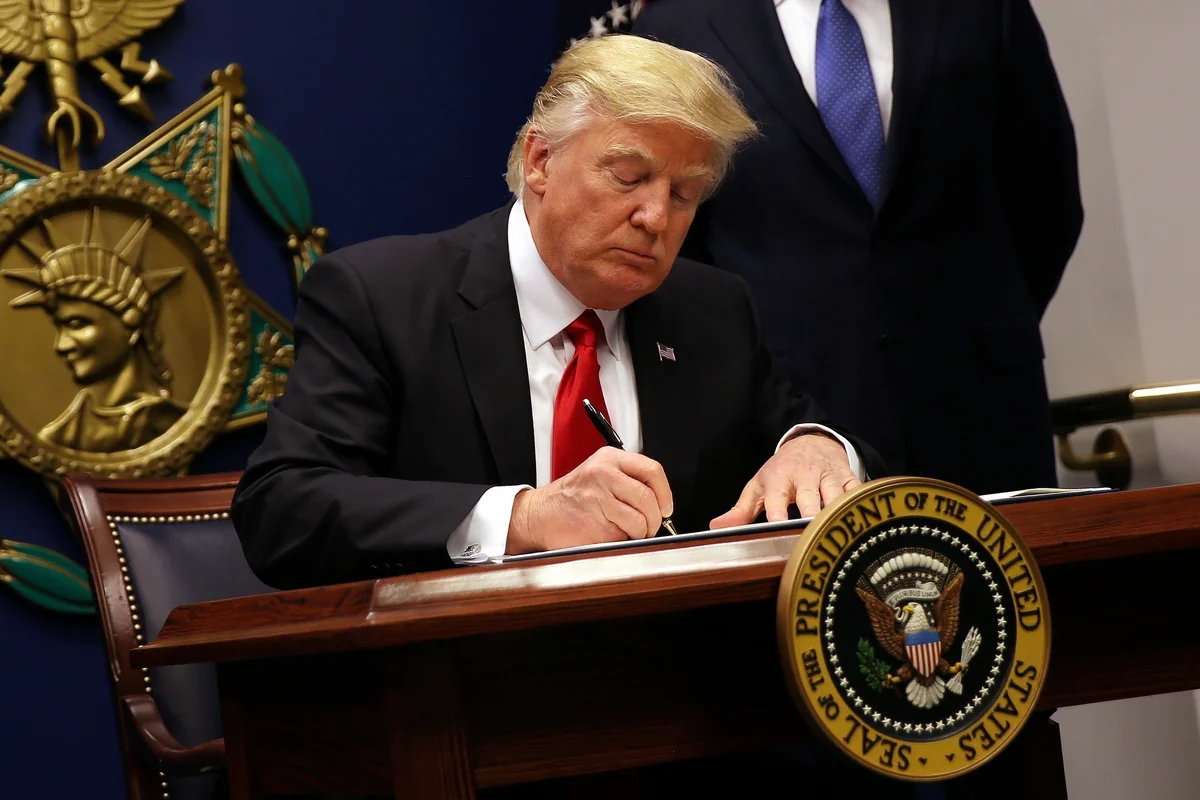 Трамп в течение дня подпишет указ о введении пошлин против стран без торгсоглашений