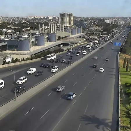 Bakının bir sıra yollarında tıxac yaranıb - SİYAHI