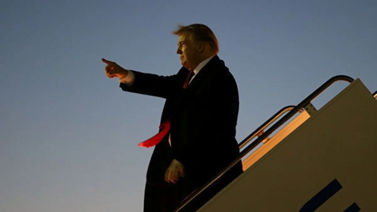 Donald Tramp Vyetnamda səfərdədir