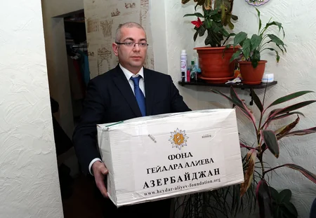 Azərbaycan Kemerovaya 2 tona yaxın humanitar yardım göndərib