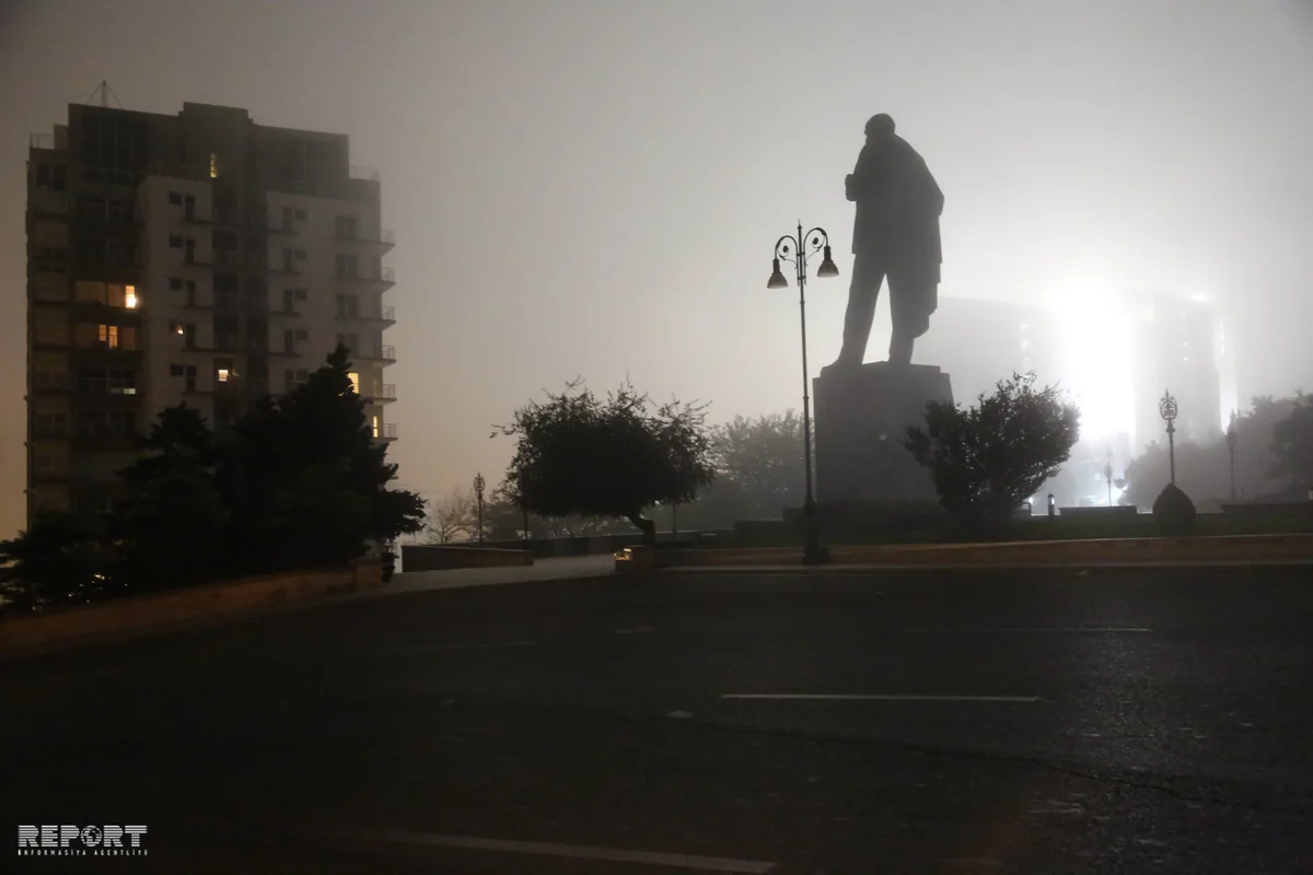 Bakı şəhərinin üzərini su buxarı bürüyüb - FOTO