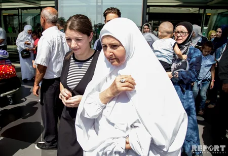 Azərbaycanlı hacıların ilk qrupu Vətənə qayıdıb - YENİLƏNİB