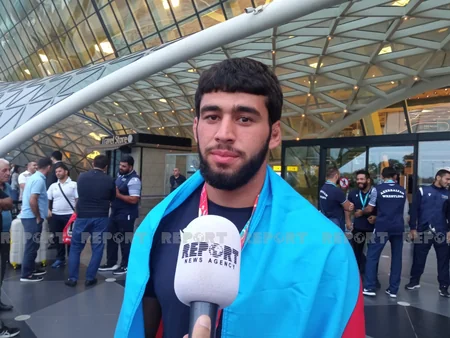 Dünya çempionatında uğurla çıxış etmiş çimərlik güləşi üzrə milli Vətənə qayıdıb