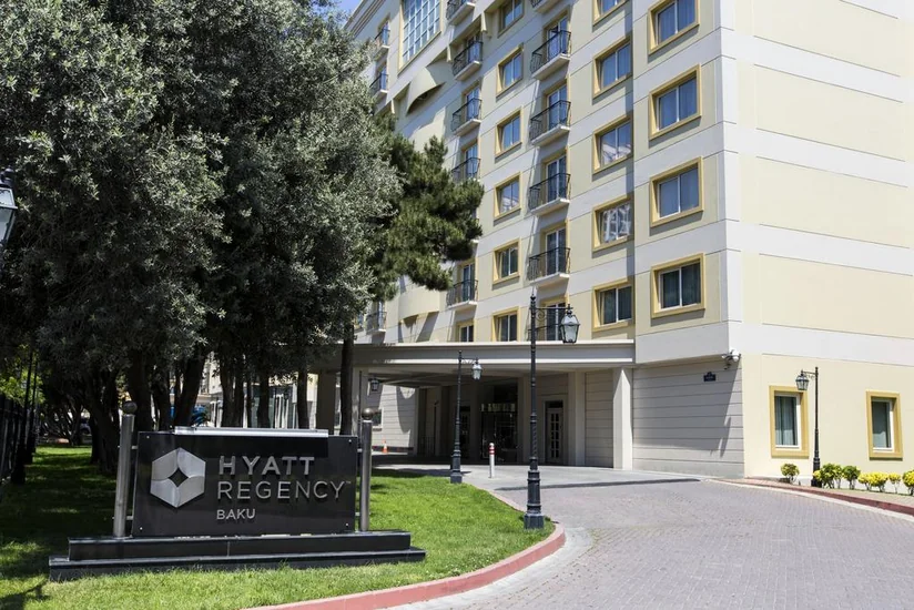 Məhkəmə “Hyatt Regency Baku” hotelinin rəhbəri ilə bağlı qərar çıxardı