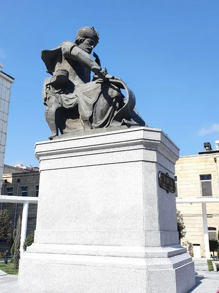 Xətainin heykəlinin köçürülmə səbəbi açıqlandı - FOTO