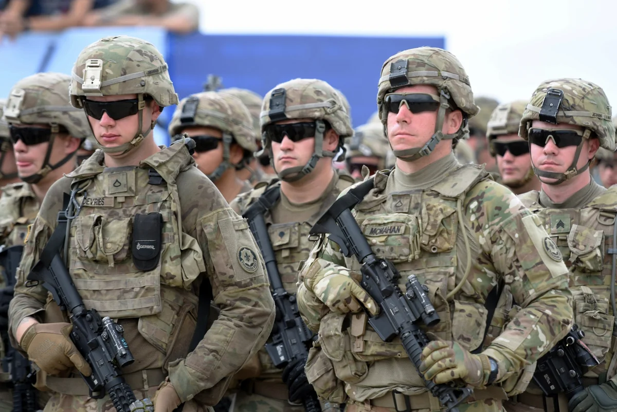 Polşada NATO-nun 11 minə yaxın əsgəri xidmət edir