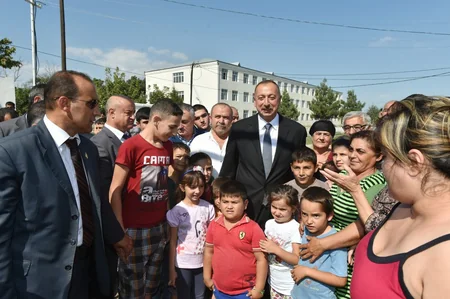 Президент Азербайджана встретился с жителями города Худат