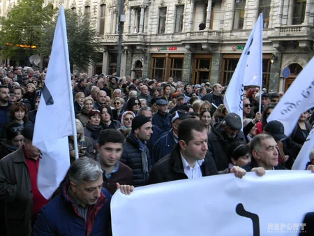 Противники Михаила Саакашвили провели в Тбилиси марш протеста