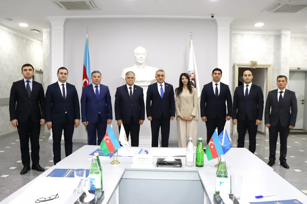 Vəkillər Kollegiyasının rəhbərliyi yeni hakim təyin olunan vəkilləri təltif edib