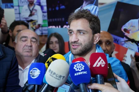 Dünya çempionu Hidayət Heydərov vətənə qayıdıb