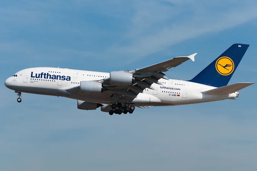 Frankfurt-Astana təyyarəsi əlverişsiz hava səbəbindən Bakı hava limanına enib