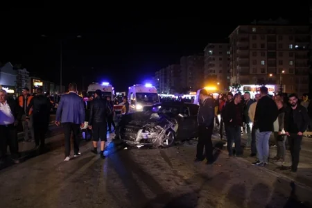 Türkiyədə toy karvanında 8 avtomobil toqquşub, 22 nəfər yaralanıb