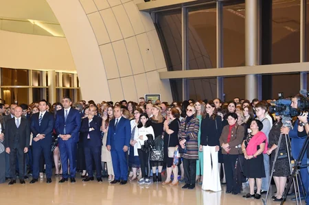 Mehriban Əliyeva “Modernizm və moda” sərgisinin açılışında iştirak edib