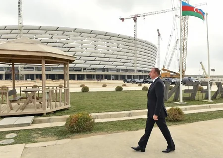 Azərbaycan prezidenti Bakı Olimpiya Stadionunda  tikinti işlərinin gedişi ilə tanış olub