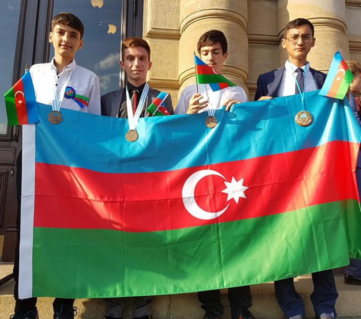 Azərbaycanlı şagirdlər beynəlxalq olimpiadada 3 medal qazanıblar